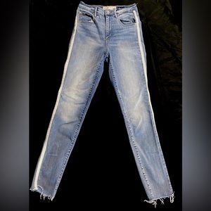 Ultra high-rise Garage jeans with white stripe. flattering and tight fitting